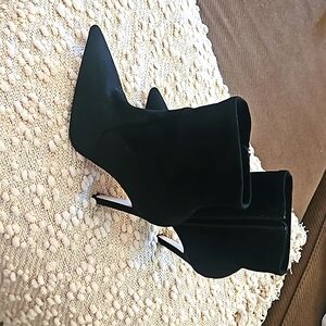 Good American ankle boots